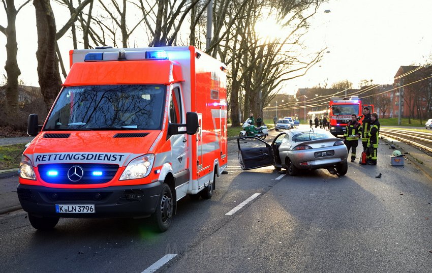 VU PKW Baum Koeln Muelheim Pfaelzischer Ring P014.JPG